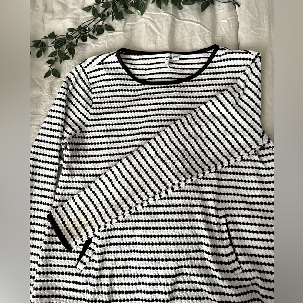 2-pocket Pullover Top